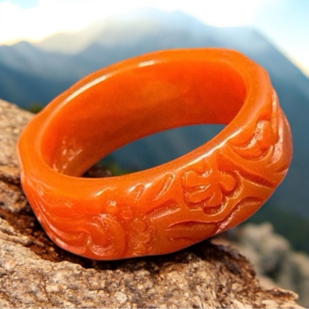 🟠***Rare***Mark Bakelite Carved Vintage Ring